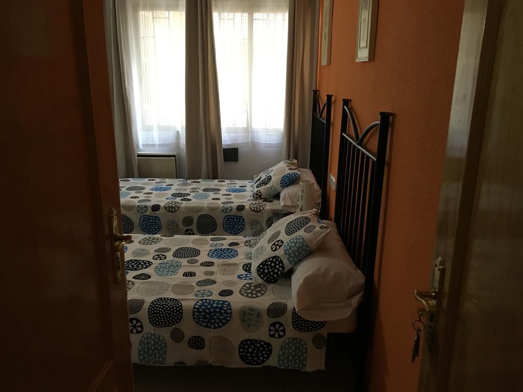 Hostal Tres Cantos Zewnętrze zdjęcie